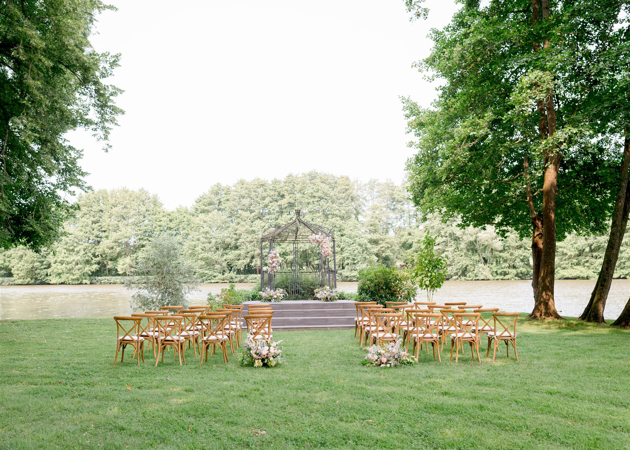Micro Wedding France Ceremony in front of pond.