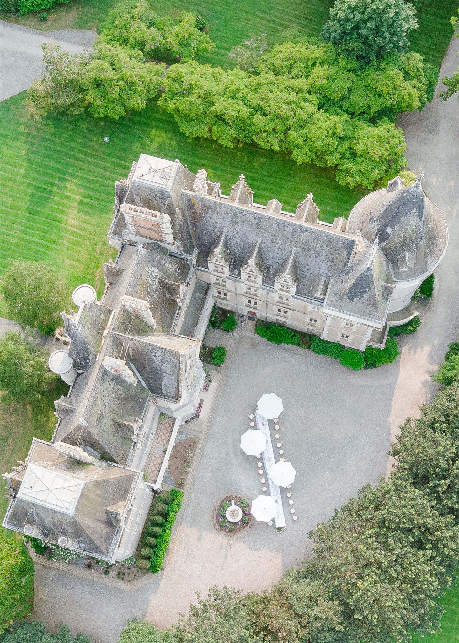 Micro Wedding France Drone shot of chateau allure du lac