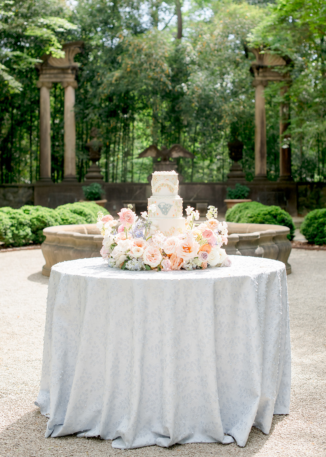 Swan House Wedding Cake 