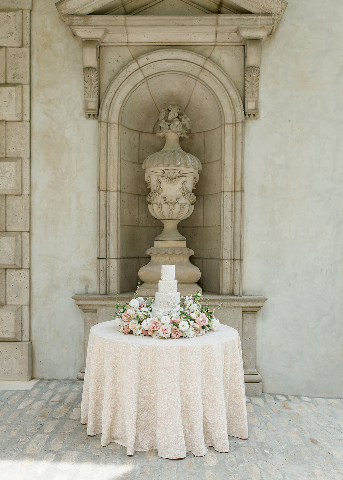 Swan House Wedding Cake