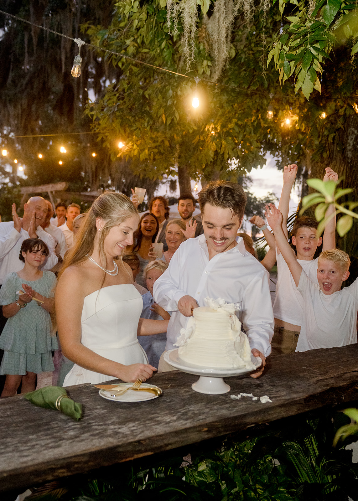 La Venture Grove Wedding Cake Cutting